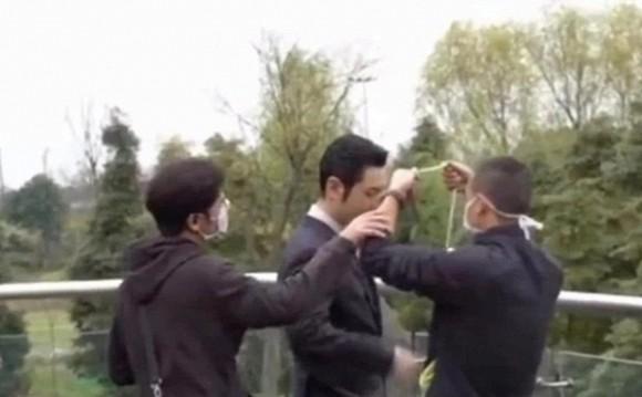 Huỳnh Hiểu Minh lộ hình ảnh đầu tiên cực điển trai ở phim trường sau thời gian dài cách ly vì Covid-19-6