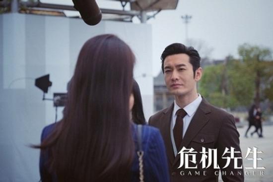 Huỳnh Hiểu Minh lộ hình ảnh đầu tiên cực điển trai ở phim trường sau thời gian dài cách ly vì Covid-19