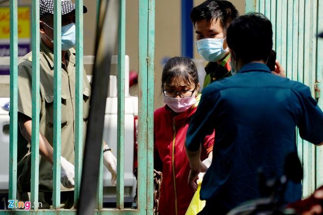 Phong tỏa chung cư Hòa Bình, nơi bệnh nhân thứ 48 sinh sống-2