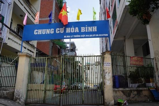 Phong tỏa chung cư Hòa Bình, nơi bệnh nhân thứ 48 sinh sống