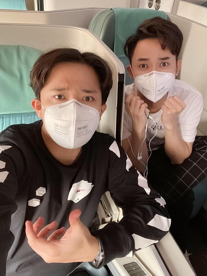 Trấn Thành, Đông Nhi phối đồ gì với khẩu trang phòng dịch Covid-19?-1