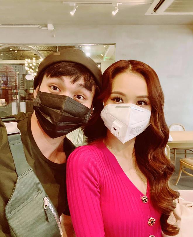 Trấn Thành, Đông Nhi phối đồ gì với khẩu trang phòng dịch Covid-19?-3