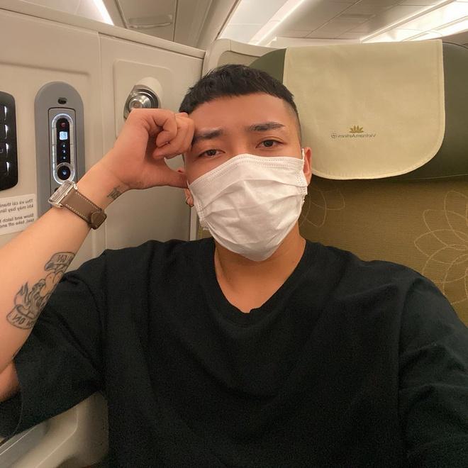 Trấn Thành, Đông Nhi phối đồ gì với khẩu trang phòng dịch Covid-19?-8