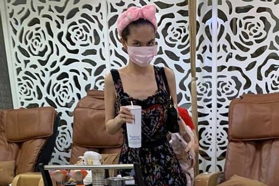 Ảnh chụp lén kém sexy đã đành, ai ngờ Ngọc Trinh vẫn không khá hơn trong clip tự đăng