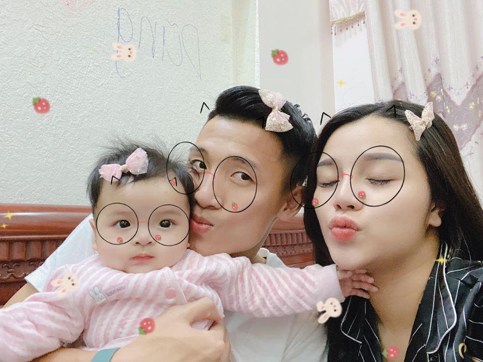 Mới 4 tháng tuổi, con gái Bùi Tiến Dũng đã sở hữu bộ sưu tập hàng hiệu đắt đỏ-6