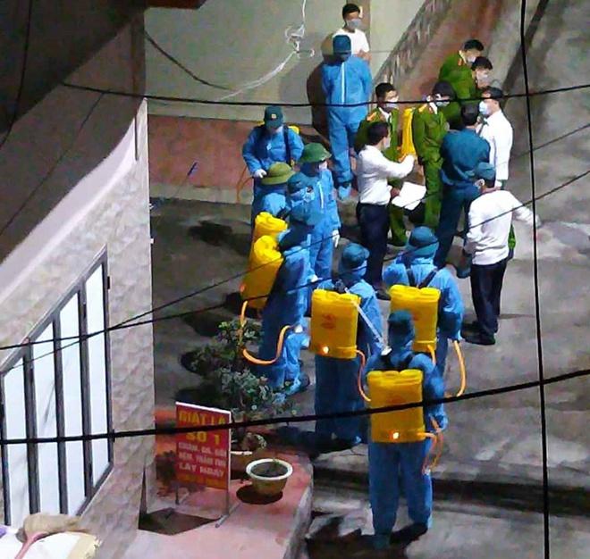 Em trai bệnh nhân số 52 nhiễm Covid-19 đi dự đám cưới ở Hạ Long, ngồi chung bàn cô dâu chú rể-3