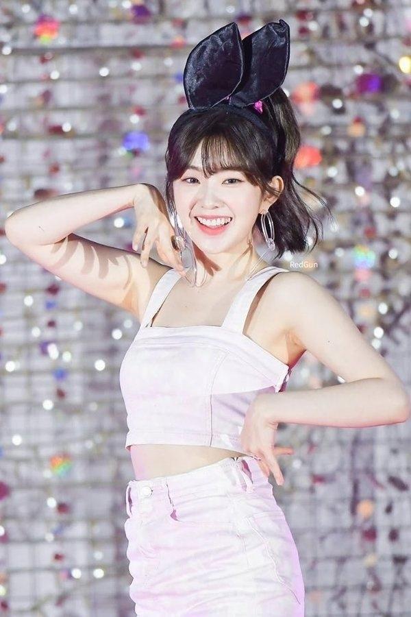 Chẳng cần hàng hiệu, sao Hàn diện đồ bình dân giá rẻ vẫn đẹp ná thở-1