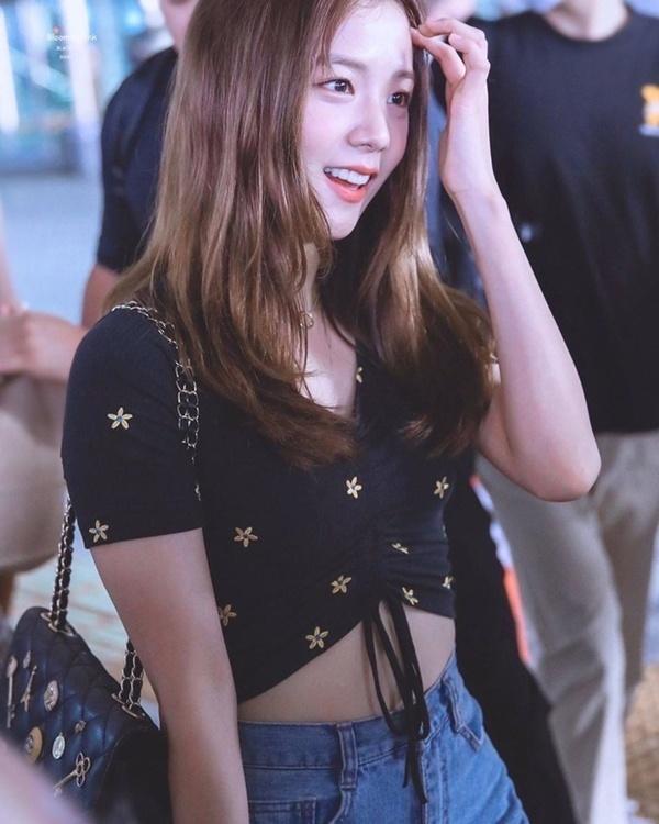 Chẳng cần hàng hiệu, sao Hàn diện đồ bình dân giá rẻ vẫn đẹp ná thở-11