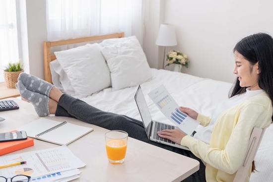 Được làm việc ở nhà, thực chất 12 chòm sao sẽ làm gì?