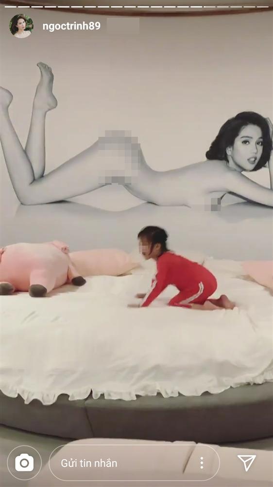 Ngọc Trinh khoe phòng ngủ, ảnh khỏa thân to hơn giường khiến người xem sượng sùng-3