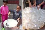 Làm 100 lít nước rửa tay khô phát miễn phí cho mọi người, Bà Tân Vlog được khen tới tấp