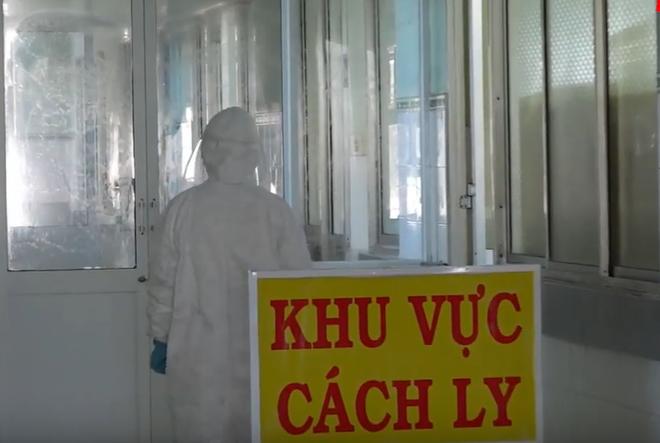 Nữ bệnh nhân 34 không tham dự đám cưới con chủ doanh nghiệp tại nhà hàng, chỉ đến trao quà rồi về-2