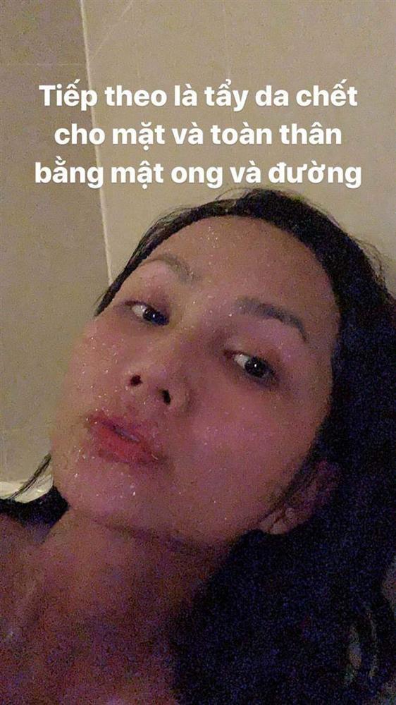 Tự tin phơi mặt dưới ánh mặt trời, H’Hen Niê để lộ mụn và da sần sùi dù makeup kĩ-4