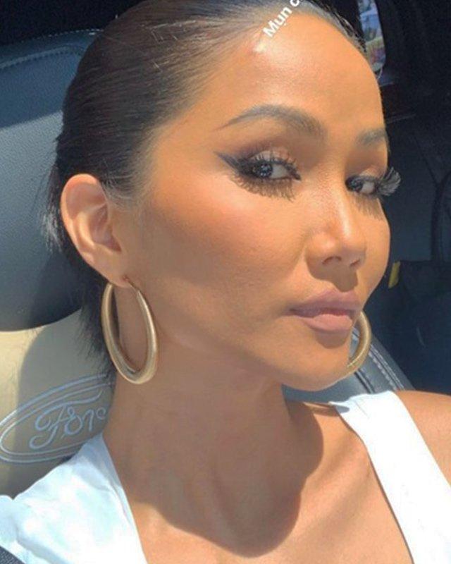 Tự tin phơi mặt dưới ánh mặt trời, H’Hen Niê để lộ mụn và da sần sùi dù makeup kĩ-6