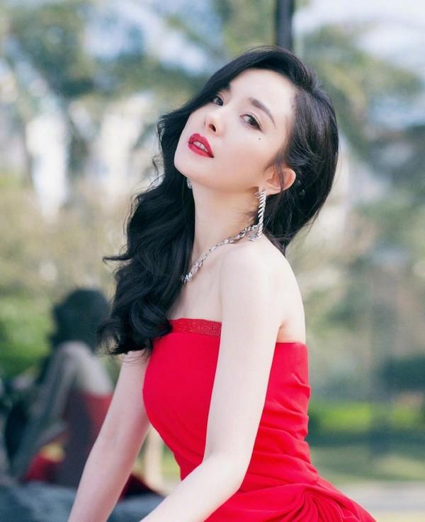 Tiêu Chiến, Triệu Lệ Dĩnh và những ngôi sao Hoa ngữ càng bị ném đá càng nổi như cồn-6