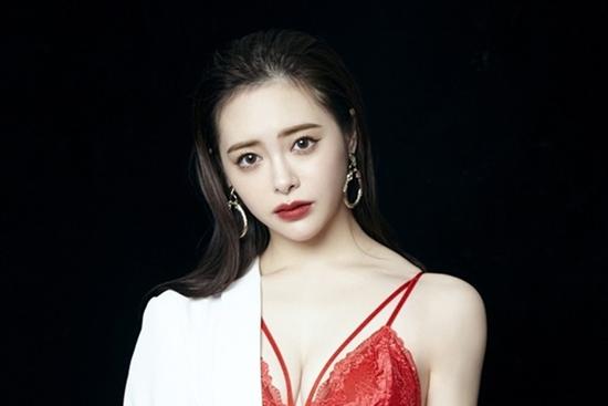 Thiên thần 21 tuổi tiết lộ góc khuất khó ngờ khi đóng cảnh nóng 18+