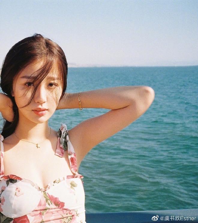 Ngu Thư Hân của Thanh xuân có bạn: Bị chê lố nhưng gia thế khủng không ngờ-5