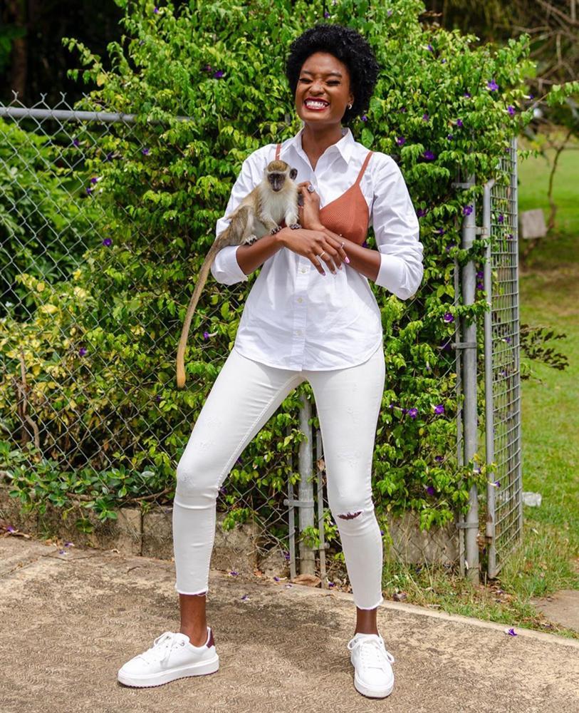 Bản tin Hoa hậu Hoàn vũ 16/3: Phạm Hương như nữ hoàng giữa đám đông mà vẫn không lọt top-8