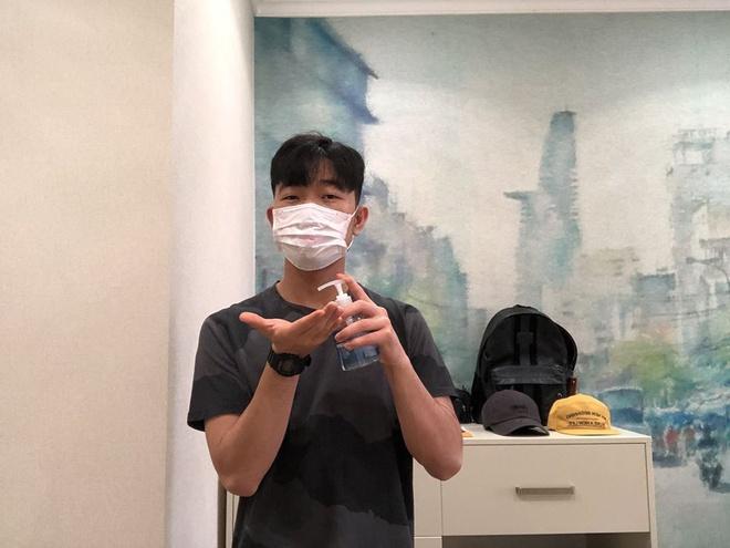 Văn Toàn quyên góp tiền, Xuân Trường kêu gọi người dân ở nhà mùa dịch-6