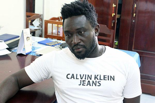 Cựu cầu thủ V-League lừa đảo tiền các quý bà tiếp tục bị khởi tố-1