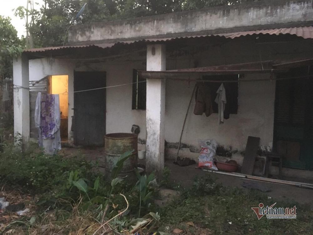 Thi thể nam giới phân hủy trong bồn nước ở Bình Dương-1