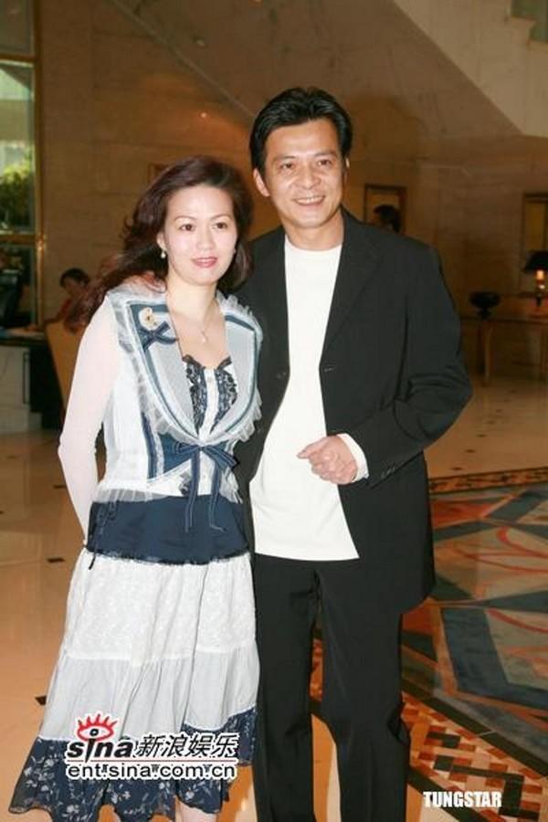 Nam thần một thời của TVB: sự nghiệp xuống dốc vì vạ miệng, tán gia bại sản cứu vợ bị bệnh ung thư-5