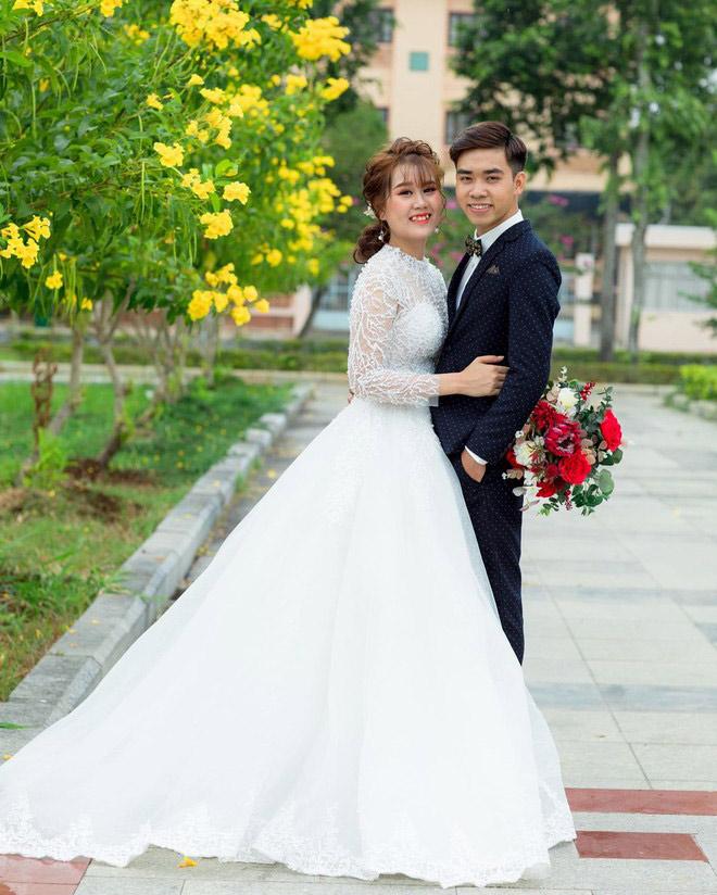 Chàng trai Thanh Hóa làm hội chị em phát cuồng khi chịu đau 24 tiếng xăm hình vợ kín lưng-5