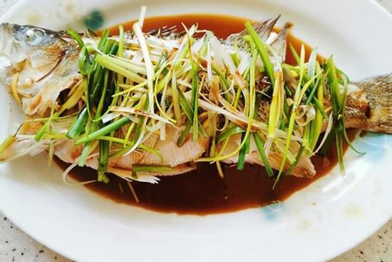 Chỉ cần nhớ 3 điều khi chế biến thì hấp cá kiểu nào cũng chẳng sợ bị tanh