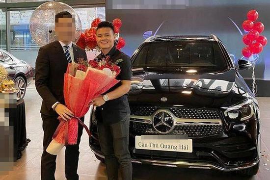 Vừa tậu nhà sang, Quang Hải 'tiện tay' sắm luôn xế hộp tiền tỷ ở tuổi 23