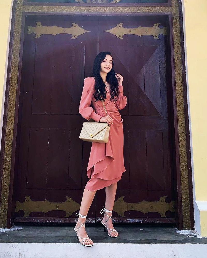 Linh Ka - Diệu Nhi đồng loạt lên đồ đen - trắng đơn giản nhưng vẫn chất lừ-7