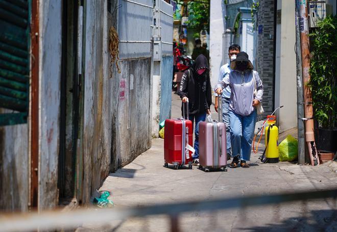 Bệnh nhân số 64 dương tính Covid-19 ở quận 8, TP.HCM: Ăn uống nhiều nơi, đến ngân hàng và phòng gym-1