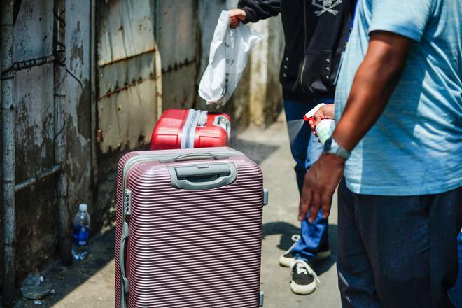 2 người phụ nữ trong con hẻm ở Sài Gòn bị nghi nhiễm Covid-19, cả con hẻm bị phong tỏa-2