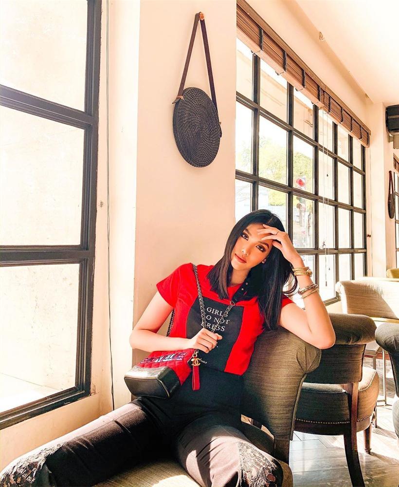 STREET STYLE: Lệ Quyên khoe eo bé bơi trong váy nhưng chiếc túi tiền tỷ mới chính là tâm điểm-8