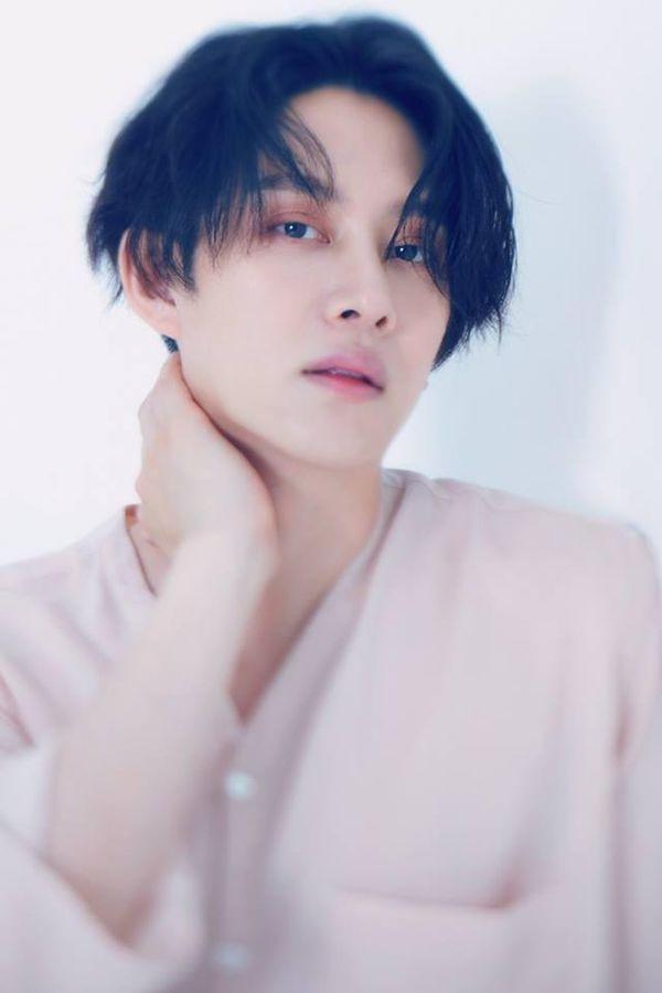 SJ Label ra thông báo phủ nhận thành viên Heechul rời Super Junior. Được biết nam thần tượng vẫn tham gia vào sản phẩm âm nhạc của nhóm. Tuy nhiên, anh không thể quảng bá trên sân khấu vì chấn thương nhiều năm trước.