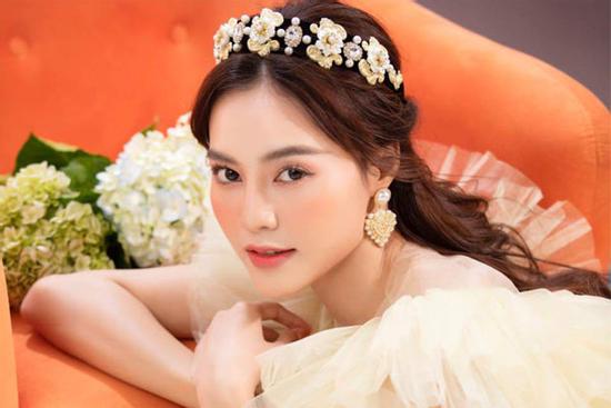 Vóc dáng gầy trơ xương, Ninh Dương Lan Ngọc may sao vẫn có làn da đẹp căng bóng