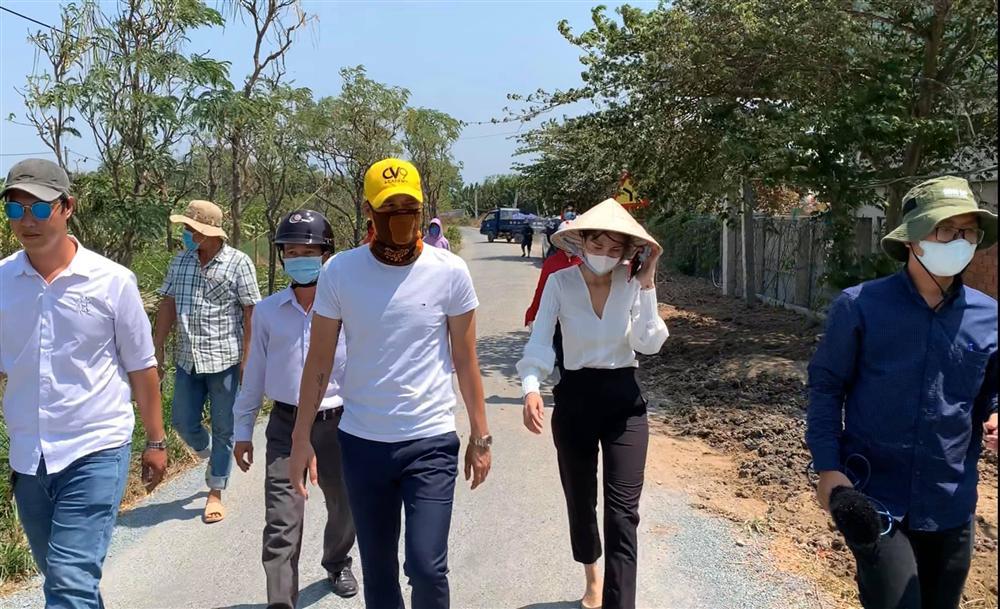 Hari Won trao 1.610 bình nước cho người dân miền Tây giữa hạn mặn khốc liệt-5