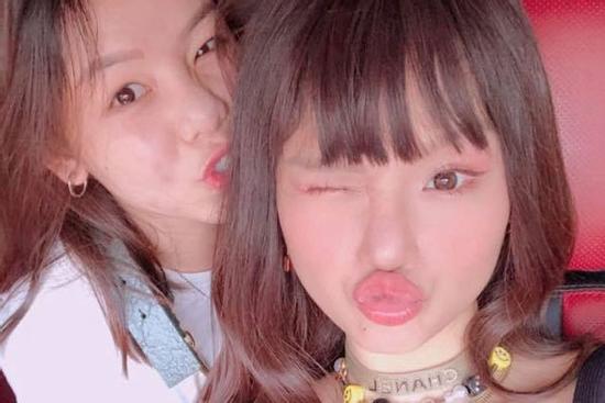 Nhìn thoáng qua như đồ chơi, nhưng ai ngờ chiếc vòng cổ của Miu Lê có giá không vừa