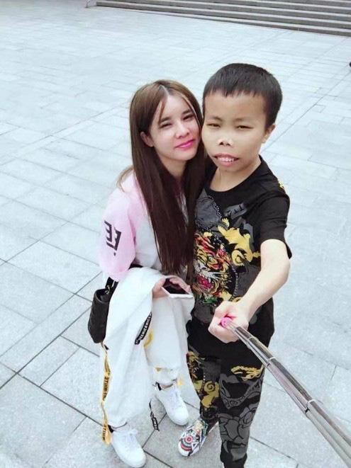 Chàng trai vàng ngày nào tắm trong tiền và gái xinh, giờ tay trắng, bị bồ đá chỉ biết nhìn lên kêu trời và thốt lên đúng bốn chữ-2