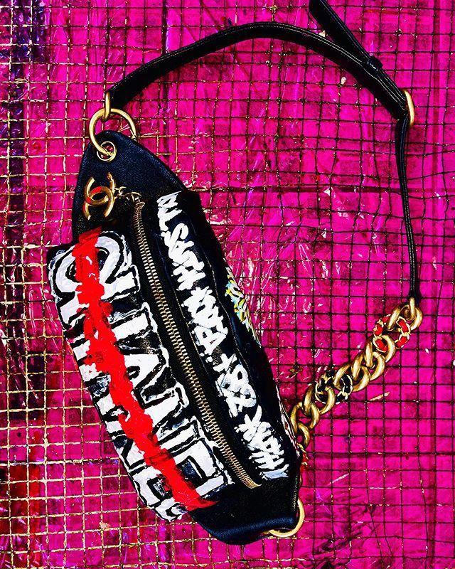 G-Dragon tô màu, vẽ hoa nữ tính lên túi Chanel 3.200 USD-6