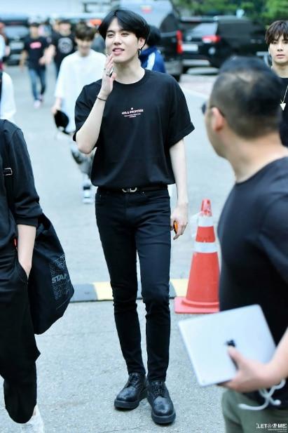 Những em út khổng lồ của Kpop: Nhỏ tuổi nhất nhưng chiều cao khiến ai cũng phải ngước nhìn-14