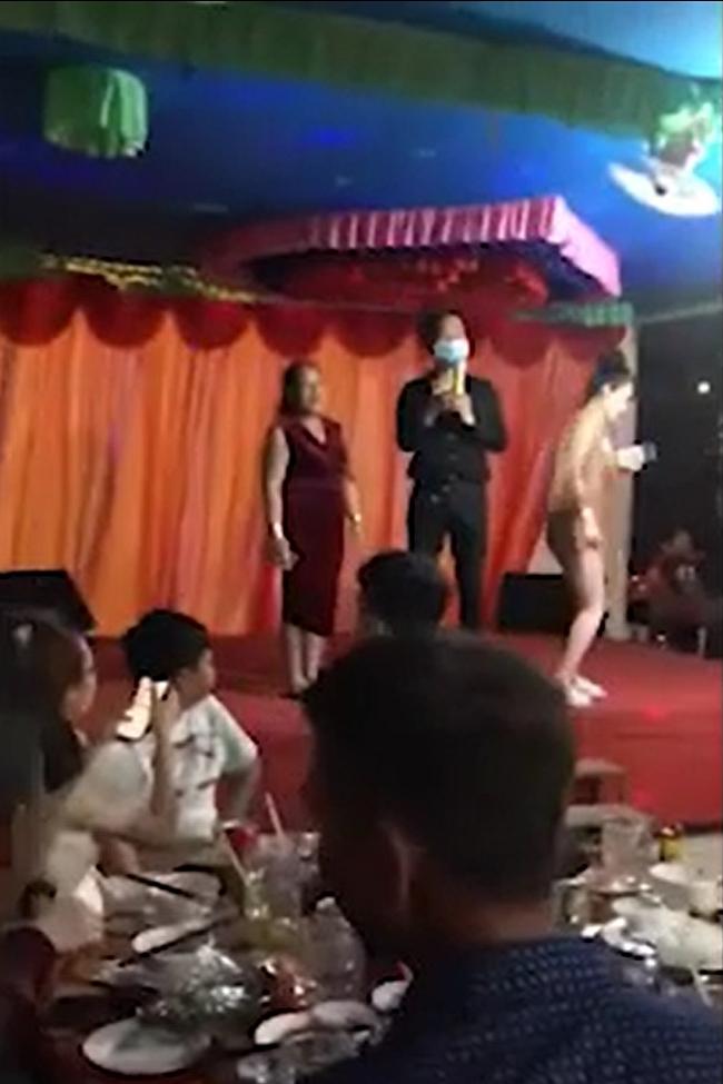 Đi hát giữa đại dịch Covid-19, Quách Tuấn Du bị khán giả dọa đánh vì đeo khẩu trang-1