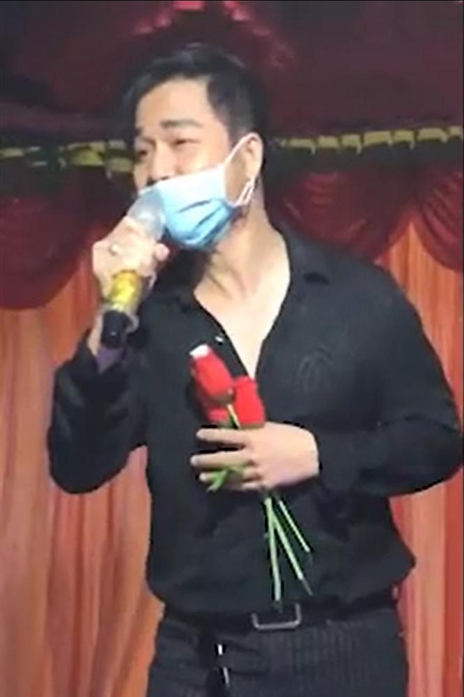 Đi hát giữa đại dịch Covid-19, Quách Tuấn Du bị khán giả dọa đánh vì đeo khẩu trang-2