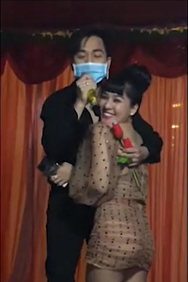 Đi hát giữa đại dịch Covid-19, Quách Tuấn Du bị khán giả dọa đánh vì đeo khẩu trang-3