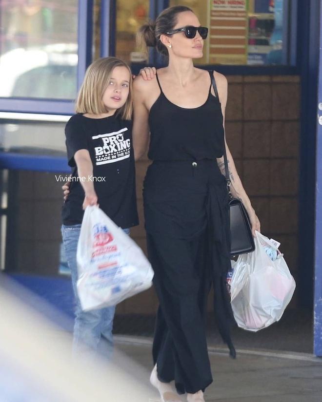 Con gái út Angelina Jolie thừa hưởng nét đẹp của bố mẹ-4