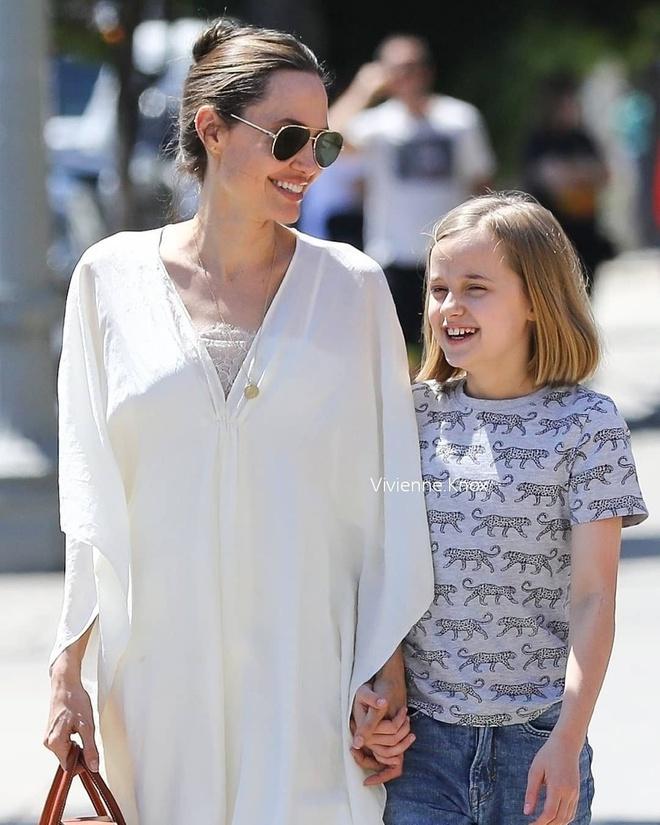 Con gái út Angelina Jolie thừa hưởng nét đẹp của bố mẹ-5