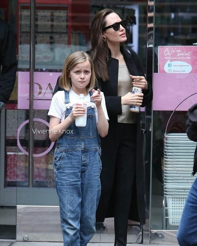 Con gái út Angelina Jolie thừa hưởng nét đẹp của bố mẹ-9