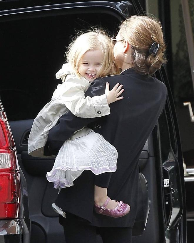 Con gái út Angelina Jolie thừa hưởng nét đẹp của bố mẹ-12