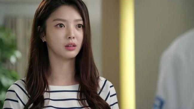 Bỏ người yêu theo cô tiểu thư giàu có, 2 năm sau gặp lại, anh vội quỳ sụp dưới chân tôi-3