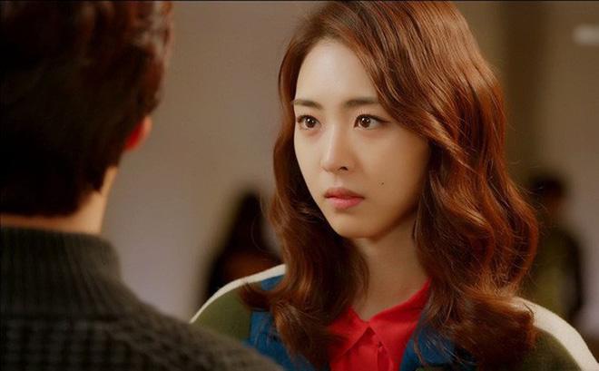 Bỏ người yêu theo cô tiểu thư giàu có, 2 năm sau gặp lại, anh vội quỳ sụp dưới chân tôi-2