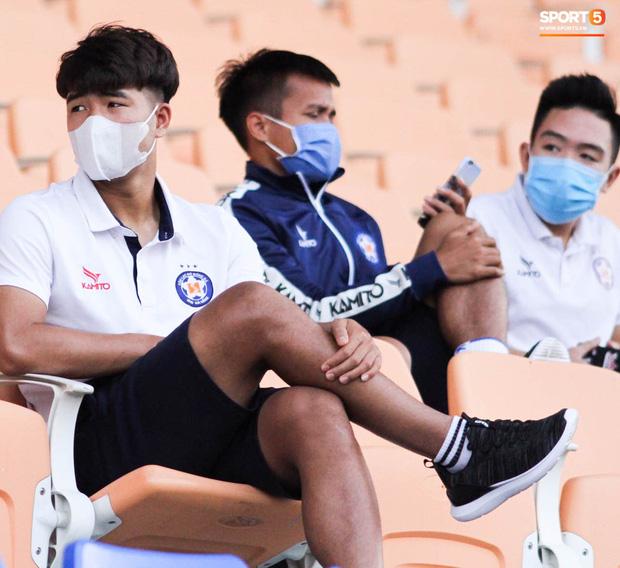 Phản ứng của Đức Chinh sau khi HLV trưởng Huỳnh Đức tiết lộ học trò mắc căn bệnh nguy hiểm-2